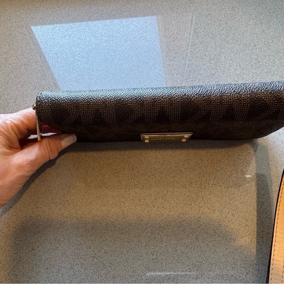 Michael Kors Logo Patterned Wallet - Picture 4 of 6